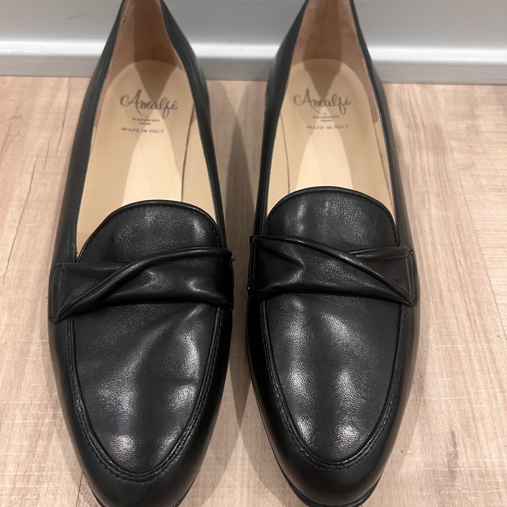 Amalfi Classic Black Leather Flats